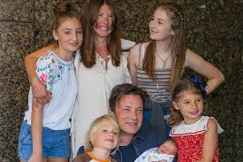 Check your email, follow the link. Jamie Oliver Nach Funf Fehlgeburten Ehefrau Jools Will Noch Ein Kind Gala De