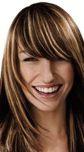 Nel frattempo, con un pettine a coda, dividere i capelli in tante piccole sezioni, fermandole con dei beccucci, mollette o quello che avete in casa. Illumina I Tuoi Capelli Con I Colpi Di Sole Biondi I Consigli Per Non Sbagliare Pourfemme
