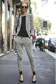 19 Chic Sweatpant Looks To Try This Fall How To Wear Sweatpants How To Wear Sweatpants Fashionably Cute Sweatpants