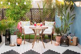 In fact, with suitable cover and outdoor heaters, they are also a viable proposition for additional restaurant seating most of the year round. 12 Outdoor Seating Ideas