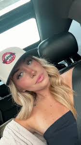 Nicole Thames's Instagram, Twitter & Facebook