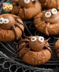 Biscuits Araignees Au Beurre D Arachide Et Au Chocolat Qu Est Ce Qui Mijote De Kraft Recipe Halloween Baking Halloween Desserts Spider Cookies