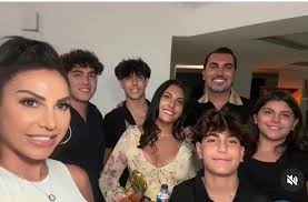 🔗: bit.ly/44as4Iq Jen Affleck is officially a mom of three! 📷️: Jen  Affleck/Instagram