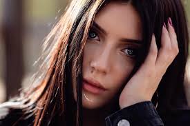 Maxine drops new track!