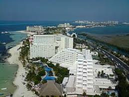 Cancún is a city in southeast mexico on the northeast coast of the yucatán peninsula in the mexican state of quintana roo. Cancun Wikipedia