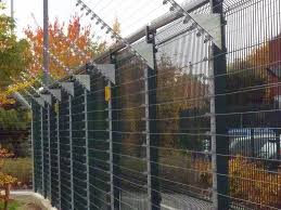 An electric fence is a neat, highly efficient way to keep livestock where they belong. Electric Security Fencing Electric Perimeter Security Zaun Fencing