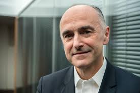 Jean-Pierre Denis, ex-président du Crédit mutuel Arkéa, obtient 2,5  millions d'euros d'indemnités de départ