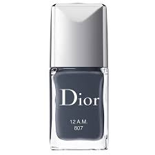 Mira a continuación esta galería con uñas azul marino para que lleves el color del año este otoño (que comienza e el hemisferio norte). Esmalte De Unas 12 A M En Color Azul Marino Dior Los