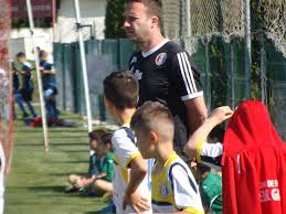 Antrenor de fotbal, campionat fotbal, meci, gol, juniori fotbal, cantonament, meciuri, echipa,. La MulÈ›i Ani Domnului Antrenor Balaban Scoala De Fotbal Otelul Galati Facebook