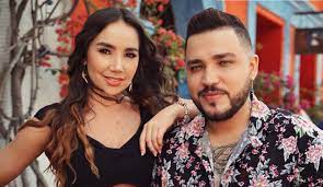 Paola jara recientemente divirtió a muchos de sus fanáticos luego de dar a conocer un video en el que ella estaba entrenando su cuerpo, pero de repente fue interrumpida por su pareja y también cantante, jessi uribe. Paola Jara Y Jessi Uribe Listos Para Su Primer Hijo Tendencias Caracol Radio