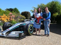 Kostenlose ausmalbilder in einer vielzahl von themenbereichen, zum ausdrucken und anmalen. Hamilton Verschenkt Formel 1 Auto Die Bewegende Geschichte Formel 1
