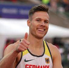 Winning a total of three gold medals at the paralympic games in 2012 and 2016. Weitspringer Markus Rehm Ist Para Sportler Des Jahrzehnts Welt