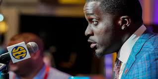 Auburn football edge rusher Derick Hall