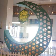 Selain daripada rumah kediaman yang dihias indah sempena sesuatu perayaan, shopping mall juga tidak melepaskan peluang berlumba2 membuat dekorasi sempena perayaan yang sememangnya. Dekorasi Ramadan Hari Grand Darulmakmur Hotel Kuantan Facebook