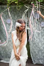 Zauberhafte Wedding Wands Als Alternative Zu Konfetti Reis Und Co Werden Immer Beliebter Die Schonen Hochzeitsst Hochzeit Stabe Hochzeitswand Hochzeit Bilder