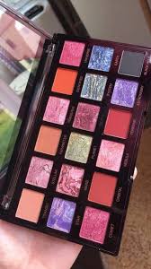 Pin Ot Polzovatelya Izabel Na Doske Makeup Makiyazh Palitra Makiyazh Paletki Predmety Makiyazha