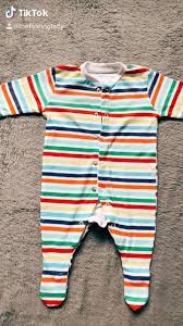 Folding Baby Grows And Vests Video Organizacao De Roupas De Bebe Organizacao De Vestuario Organizando Roupas De Bebe