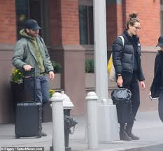 Jacob «jake» benjamin gyllenhaal —pronunciación: Jake Gyllenhaal 39 Makes Rare Appearance With Model Girlfriend Jeanne Cadieu 24 In New York Daily Mail Online
