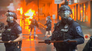 Police say protestors threw water bottles at officers, prompting the. Photos Scenes From Downtown Seattle As Protests Rage Over George Floyd Death Komo