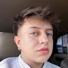 Ever Perez's Instagram, Twitter & Facebook