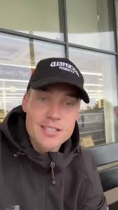 A message from Aaron to Gamma Phi… Don’t forget to smash it this semester!  ‼️ #gammaphibeta #sorority #loveisland