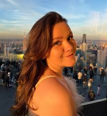 🌇 Áthas // means Happiness✨ Pausing & taking in the absolutely magical  views from the 101st floor one last time before heading home to Cork,  Ireland for the holidays🎄 There's nothing quite