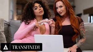 Transfixed - los labios de la milf pelirroja Sophia Locke intercambian  leche con su colega Eva Maxim después de una follada caliente