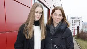 Her sister is ceramist tamara divíšková. Mlada Krasna A Talentovana Kdo Je Amelie Pokorna