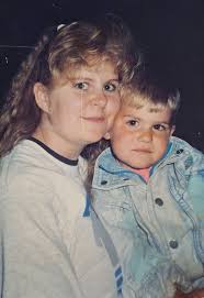 Hello everybody, Could somebody fix the crease across my Nans face? I don't  want those silly cartoony AI images or any colourisations, just a fix  please. Thank you all ❤️