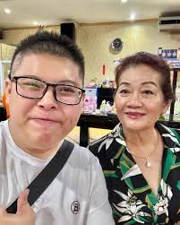 祝表哥的小公主Penny Yeo 1岁生日快乐🎂🎁🎈🥳🥳🥳 在这美好的一天祝福妳在未来的日子每天开开心心健健康康幸福快乐😁😁  #表哥的小公主1岁啦🥰🥰🥰 #来参加生日会巧遇大姨😁😁😁 #KennyRocky肯尼欧#