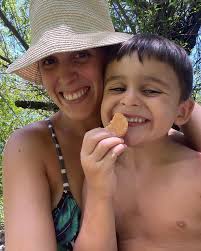 Feliz cumple a mi bebe ! A mi gordo más bueno , tierno y amoroso . Al que  me levanta todos los días con un “té amo mucho mamá “. El gordo