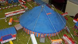 Symptoms include the taste of acid in the back of the mouth, heartburn, bad breath, chest pain, regurgitation, breathing problems, and wearing away of the teeth. Circus Barum Von Ludwig Below