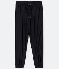 Calca Jogger Em Crepe Com Amarracao No Cos Curve Plus Size Preto