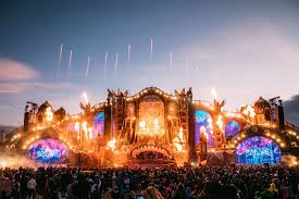 The festival hosted over 3 million fans in 2016 and in 2019 the event occurred on 13 stages, with 600 hours of music and 17 different themes. The 20 Best Winter Festivals In Europe 2019 2020