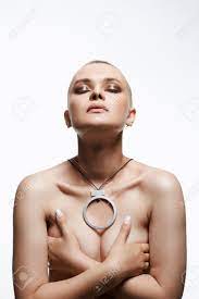 Beautiful Nude Woman With Short Haircut. Portrait Of Beauty Naked Bald Girl  Фотография, картинки, изображения и сток-фотография без роялти. Image  199403065