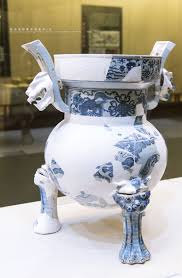 元海水龙纹青花瓷香炉江苏镇江京口闸遗址出土镇江博物馆藏the yuan dynasty 1271 368 blue and white censer with design of seawave and dragon unearthed fr chinese art pottery glazes decor