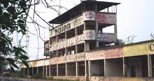 Ghost Race Tracks And Abandoned Race Cars Part 1 Http Www Gleems Com Ghost Race Tracks And Abandoned Race Cars Part 1 Race Car Parts Race Track Abandoned