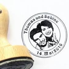 ♥ runder stempel montiert an buchenholzgriff lackiert ♥ layout / schriftart wie abgebildet, motiv biene. Stempel Hochzeit Grosse Ubersicht Mit Infos Preisen Shopping Tipps