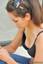 Sexy Celebritie Downblouse – Sexy Candid Girls