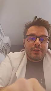 Impossivel se curar no lugar que adoecemos ( Freud), Talvez ninguém consiga  se livrar da infelicidade que toma conta de si, caso permaneça parado, sem  sair do lugar. Aquilo que nos adoece deve ser ...