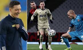 Ozil has failed to score or register an assist in his six apperances for fenerbahce so far and missed a glorious opportunity to open the scoring last night, but missed what ozil could now miss the next six weeks, but the player revealed on instagram that the injury was not as serious as it might have been. Ex Arsenal Man Mesut Ozil Wins Praise For His Work Rate For Fenerbahce After He Makes First Start Daily Mail Online