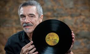 Charles Gavin: Papel da arte é a crítica, independente de quem está no  poder