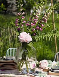 10 Tischdeko Ideen In Frischem Grun Zum Selbermachen In 2020 Dekoration Tischdeko Grune Ideen