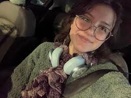 whats up im kaylie and im looking for someone to room with fall 2025 and  spring 2026. i am a sophomore currently in art but im going to switch back  to a