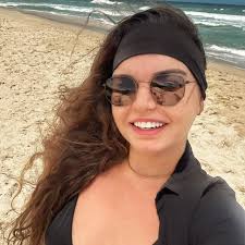 Uma vez, na Bahia, parei pra comer num restaurante à beira-mar. Pedi um PF  e, juro, nunca comi um feijão tão gostoso em toda a minha vida. Era tão  bom, mas tão