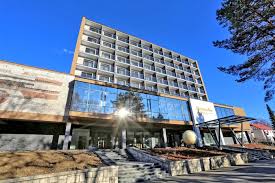 Hotel je prepojený presklennou chodbou s kúpeľným. Hotel Alexander Bardejov Kurort Bardejovske Kupele Slowakei Travelguide Sk