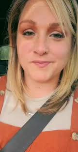 debate mango 🥭 or kiwi 🥝 which is easy to cut and  eat.#husbandandwifedebates #mango #kiwi #eatwithme #foodie #food