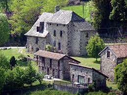 Proche du parc régional des volcans, à 15 kms de la cité médiévale de salers et à 45 kms du puy mary, notre. Chambres D Hotes Lou Ferradou Suites Chambre Et Duplex Saint Etienne De Carlat Monts Du Cantal