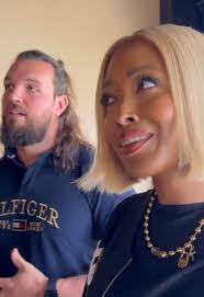 Why is Amber being so sarcastic with Kelvin? What has he done to her? It's  not like they were a couple. He expressed interest & she kept saying to  everyone. It's only