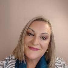 Vandag vier ons hierdie spesiale mens in ons lewe! 💃🏻💃🏻🎉🎉👏🏻👏🏻  Baie geluk met Mamma se verjaarsdag! Ek is so dankbaar vir Mamma en dat die  Here Mamma nog 'n jaar vir ons